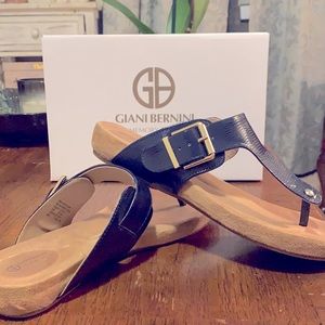 Size 8 memory foam navy sandals